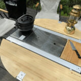 円卓にしたIGTの周辺に並べたローチェア